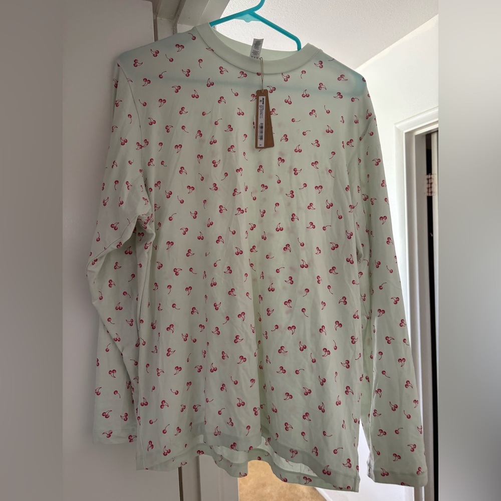 Skims boyfriend long sleeve t shirt M